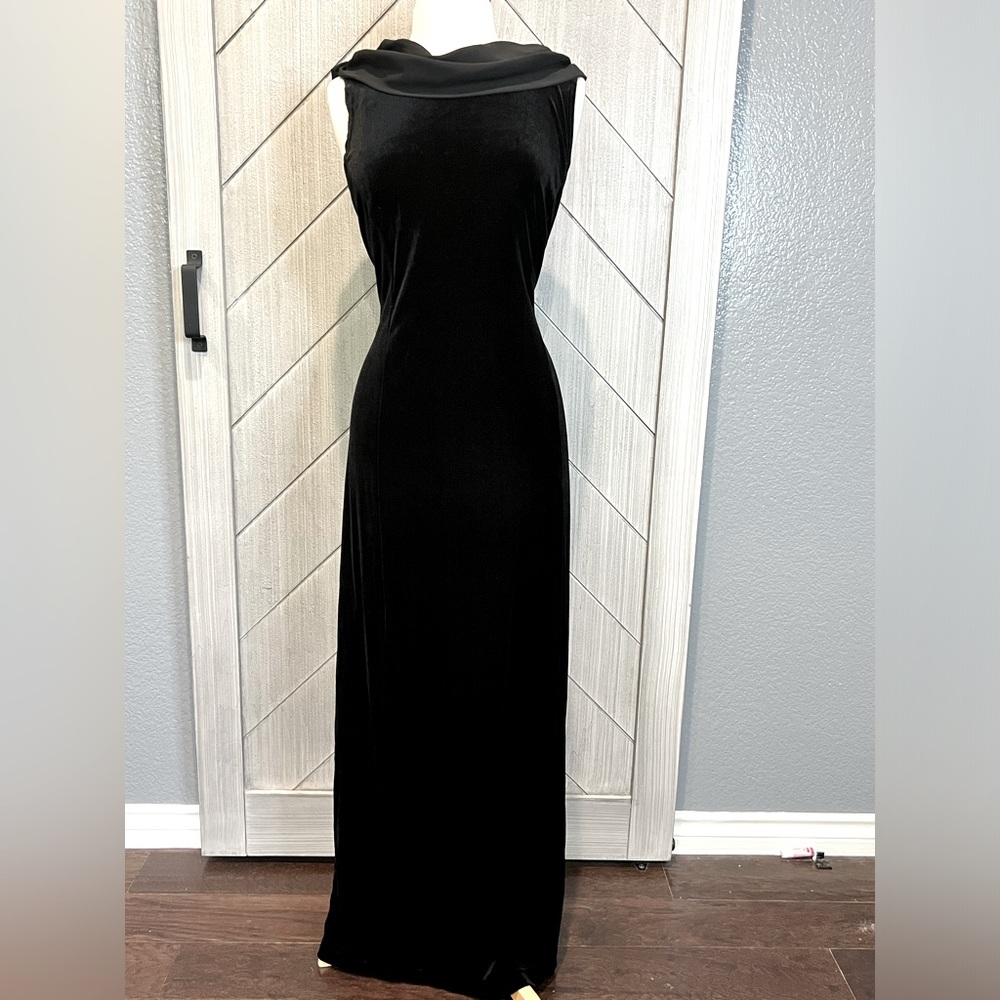 Ronni Nicole Black Velvet Formal Dress w/Crystal Detailed Back Size 16